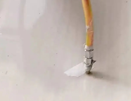博兴瓷砖空鼓维修公司专业解答在瓷砖铺贴过程中，如果使用的砂料过粗（如全部使用了粗砂），可能会导致以下问题